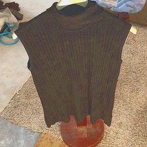 Turtleneck sleeveless blouse